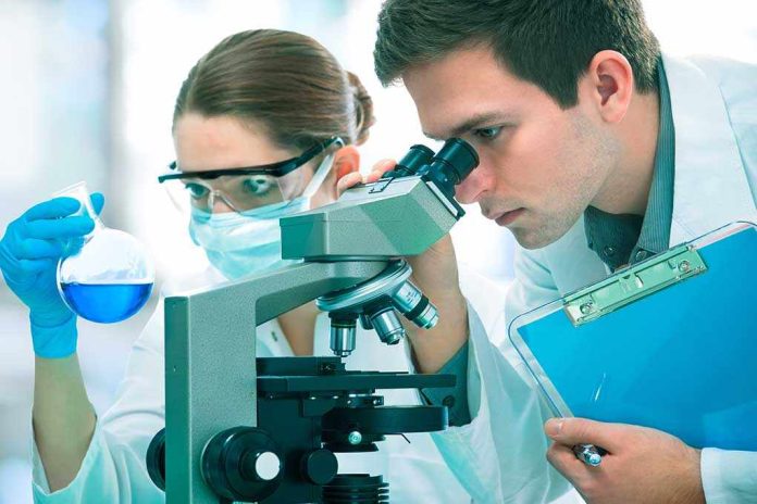 shutterstock_118151773.jpg scientists