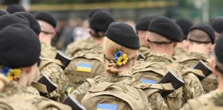 Soldiers in camouflage uniforms with Ukrainian flags